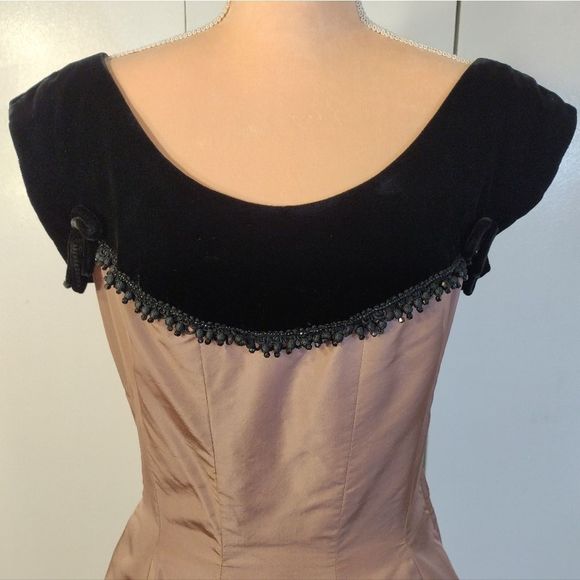 Handmade Vntg 1950s Black Velvet & Brown Midi Swing Dress - Picture 3 of 16